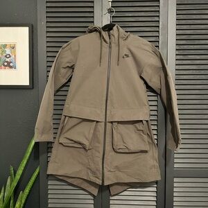 Nike Women’s Olive Green Hooded Rain Jacket Size Small